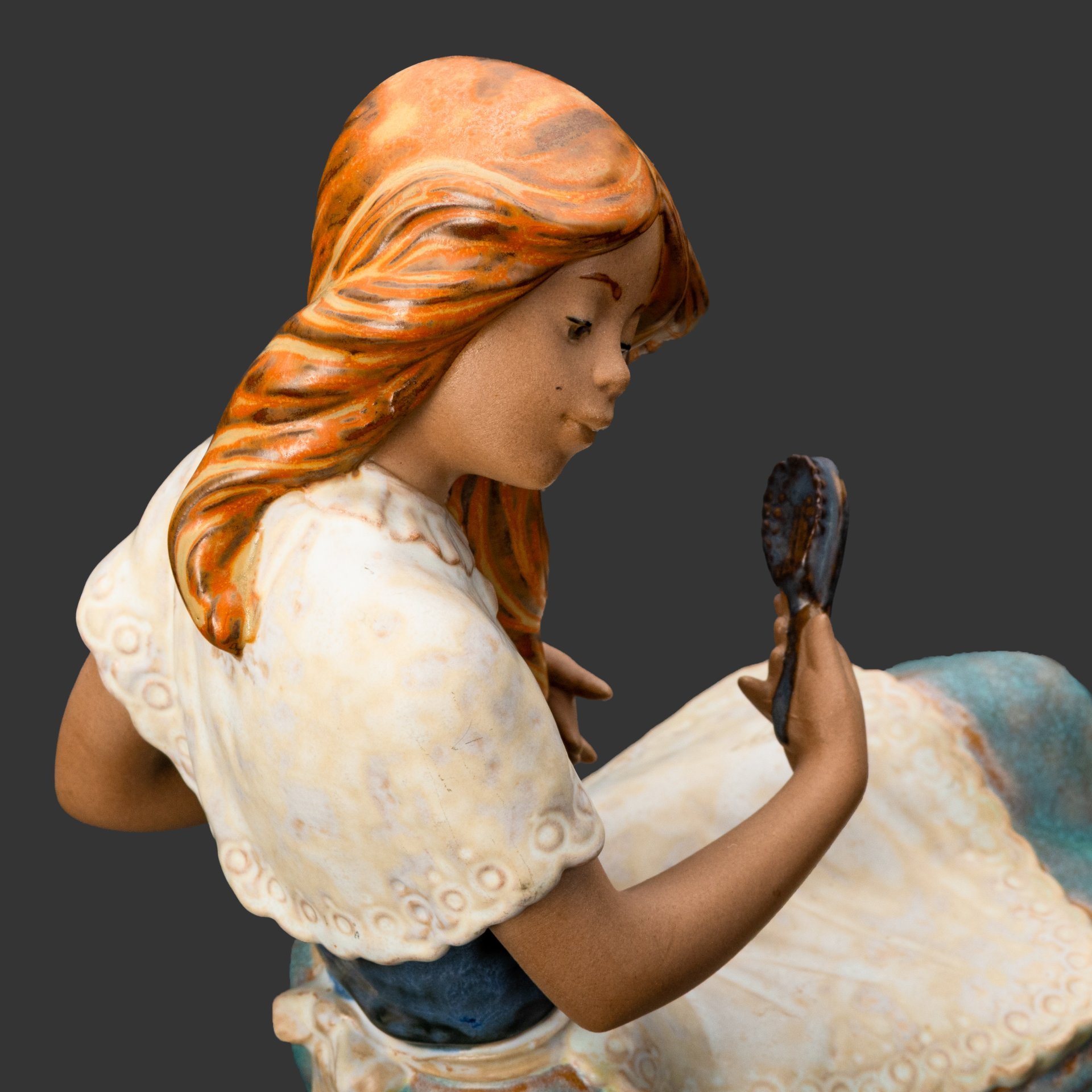 Статуэтка "Девушка расчесывает волосы", фарфор, роспись, NAO Porcelain, Испания, 1987-2000 гг., NAO Porcelain