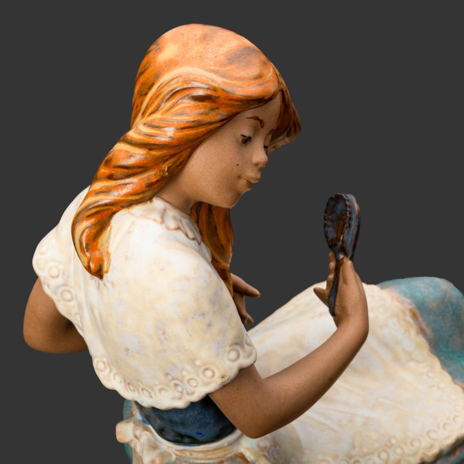 Статуэтка "Девушка расчесывает волосы", фарфор, роспись, NAO Porcelain, Испания, 1987-2000 гг., NAO Porcelain
