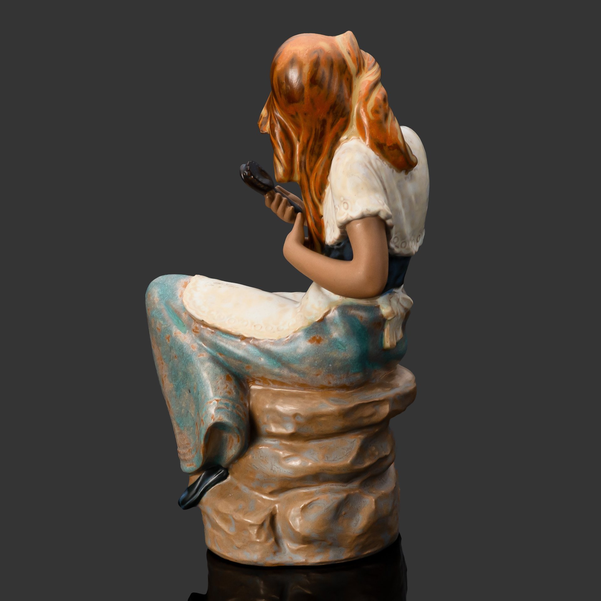 Статуэтка "Девушка расчесывает волосы", фарфор, роспись, NAO Porcelain, Испания, 1987-2000 гг., NAO Porcelain
