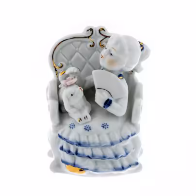 Статуэтка "Девочка с собачкой", фарфор, роспись, золочение, Китай, 2010-2020 гг.