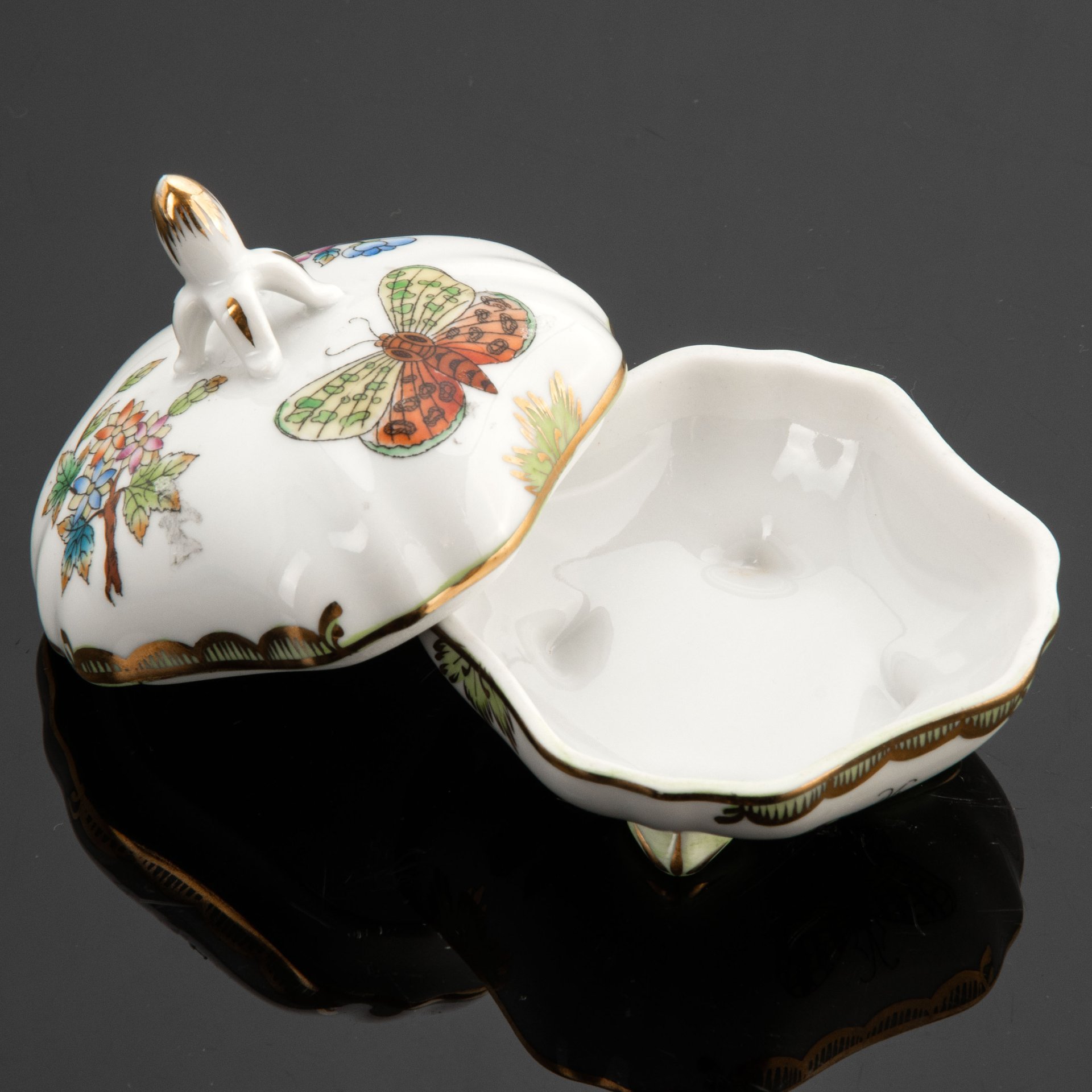 Шкатулка из серии "Queen Victoria" (Королева Виктория), Herend (Херенд)