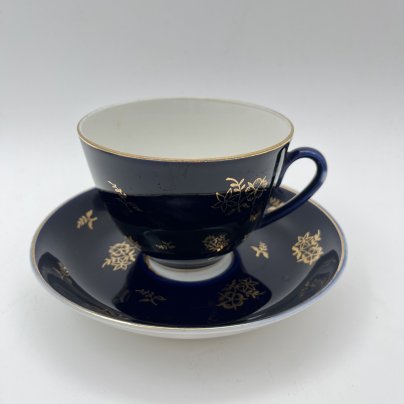 Чайная пара, украшенная цветочным декором, фарфор, крытье кобальтом, золочение, Ленинградский фарфоровый завод (ЛФЗ), СССР, 1957-1960 гг.