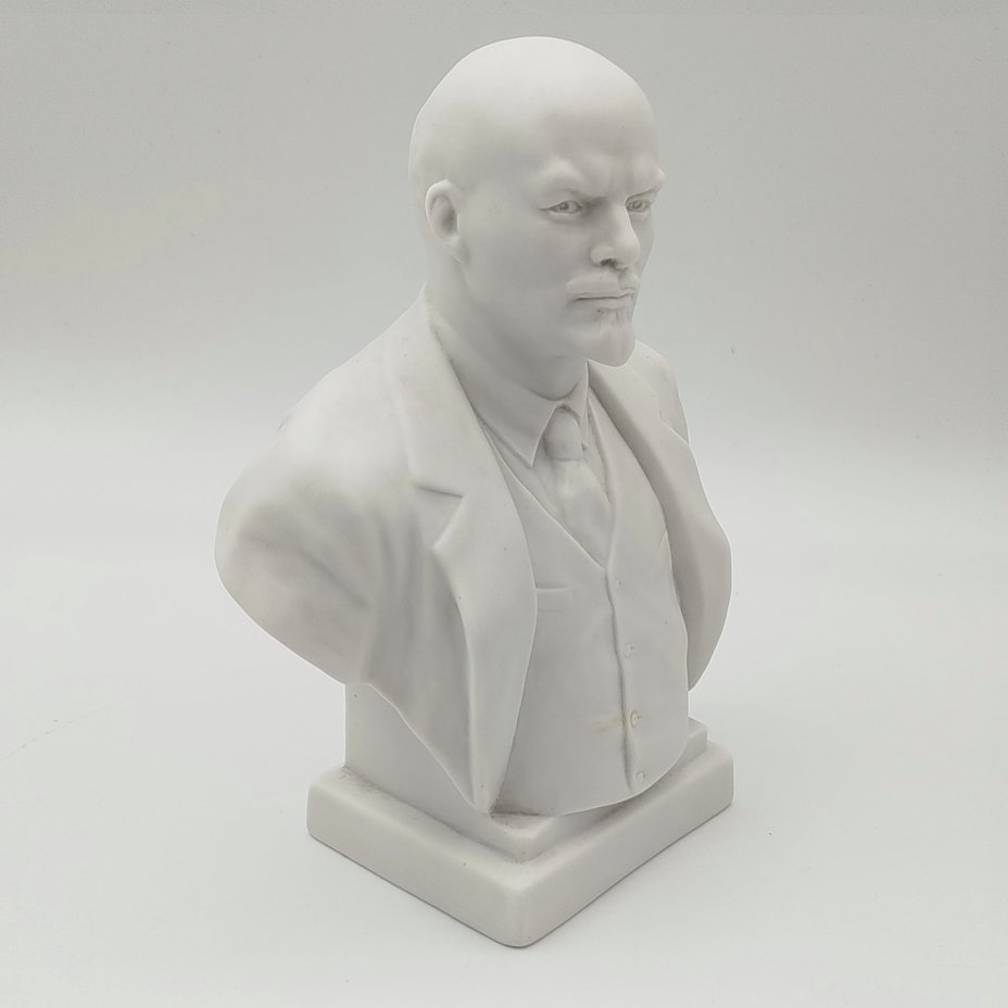 Бюст "Владимир Ильич Ленин", скульпторы Боголюбов В.Я., Ингал В.И.