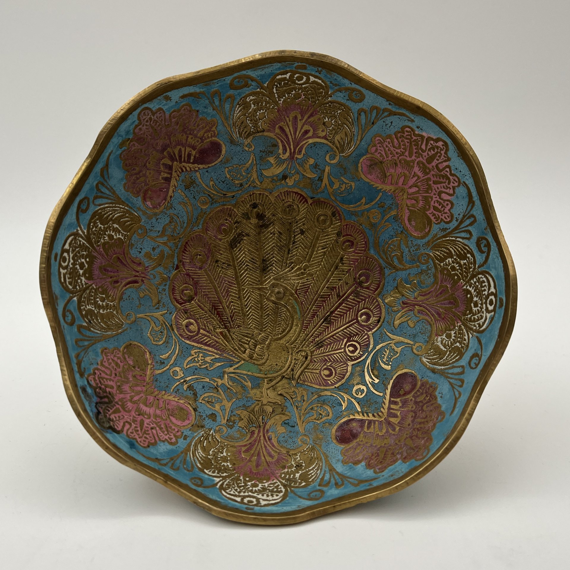 Орешница в восточном стиле, декорированная изображением павлина на голубом фоне, латунь, холодные эмали, Индия, 1970-1990 гг.