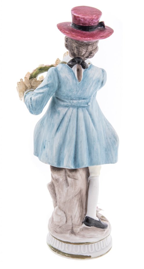 Статуэтка "Юноша с венком", бисквит, фарфор, роспись, Китай, 1990-2010 гг.