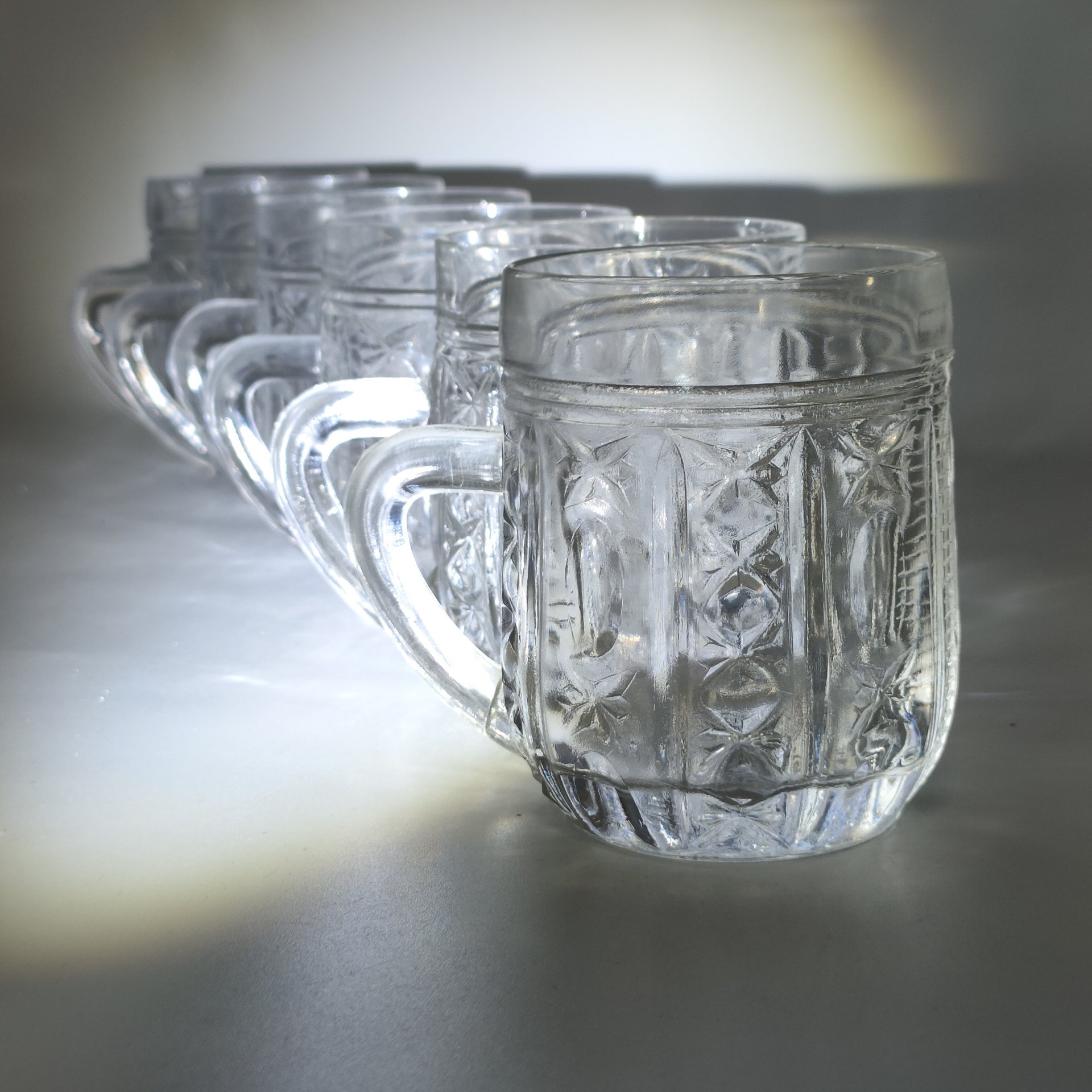 Набор кружек с рельефным декором на 6 персон, стекло, пресс, СССР, 1970-1990 гг.