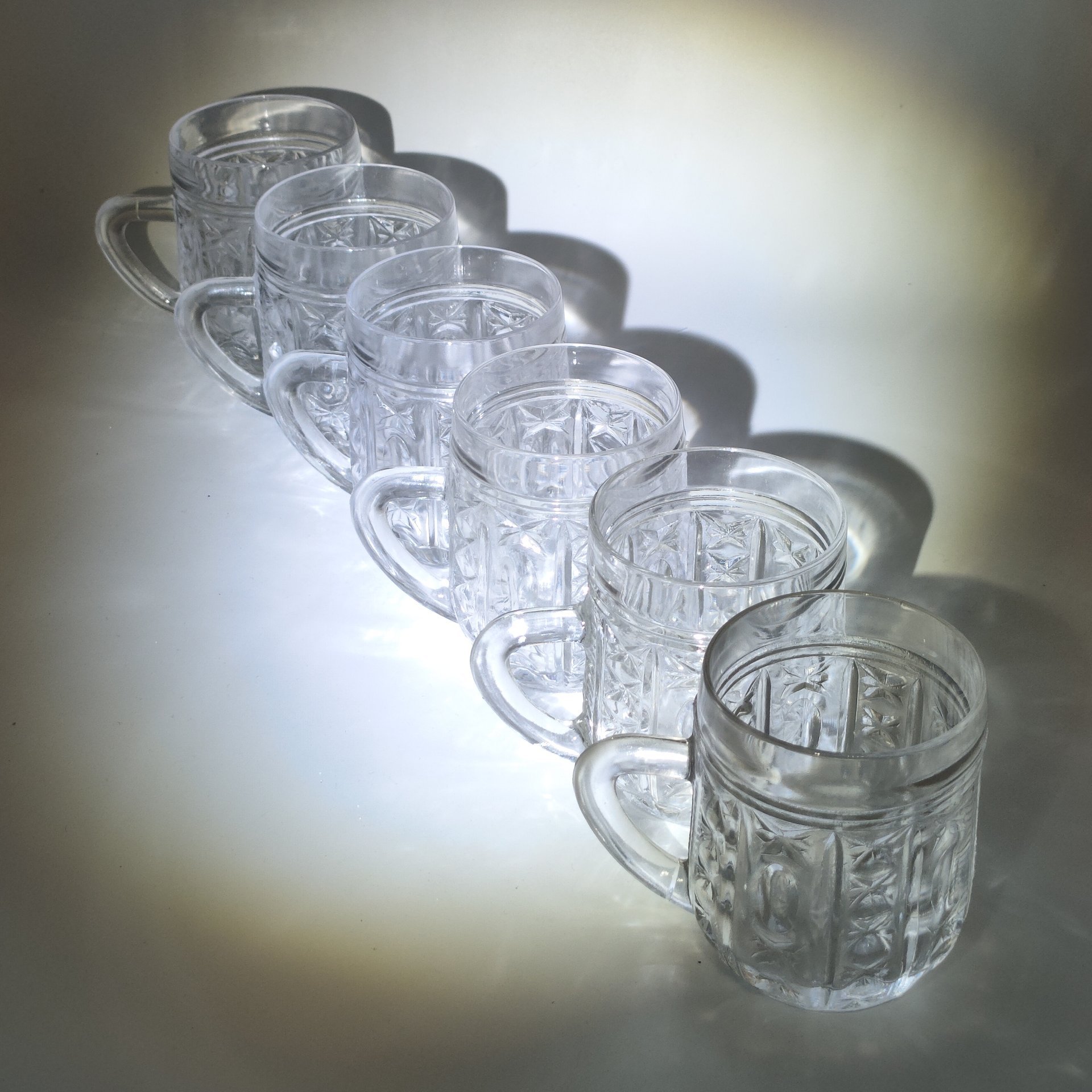 Набор кружек с рельефным декором на 6 персон, стекло, пресс, СССР, 1970-1990 гг.