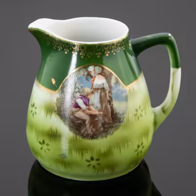 Молочник, украшенный пасторальной сценкой, фарфор, крытье, деколь, золочение, Дмитровский фарфоровый завод (ДФЗ Вербилки), СССР, 1927-1932 гг., Дмитровский фарфоровый завод (ДФЗ Вербилки)