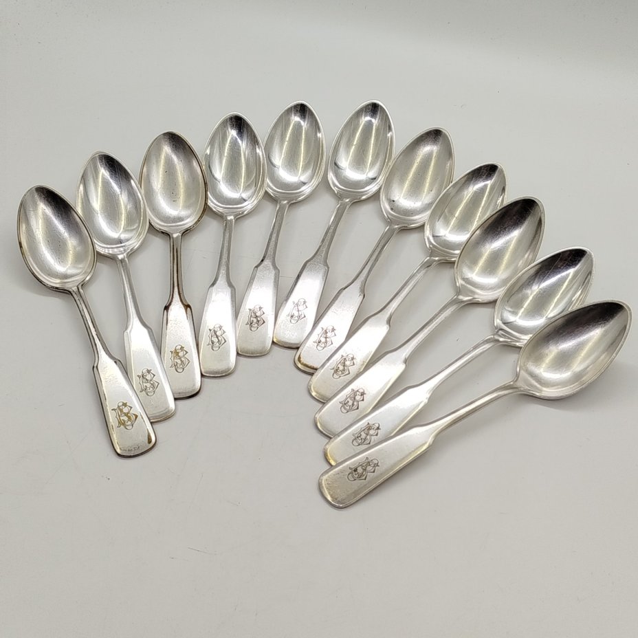 Набор из одиннадцати десертных ложек с монограммами на черенках, металл, серебрение, Fraget (Фабрика серебряных и плакированных изделий Иосифа Фраже), Царство Польское, 1896-1917 гг.