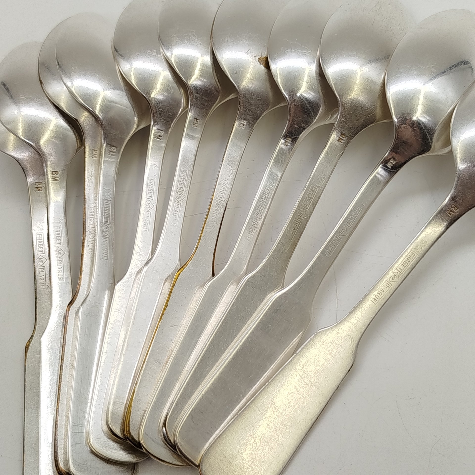 Набор из одиннадцати десертных ложек с монограммами на черенках, металл, серебрение, Fraget (Фабрика серебряных и плакированных изделий Иосифа Фраже), Царство Польское, 1896-1917 гг.