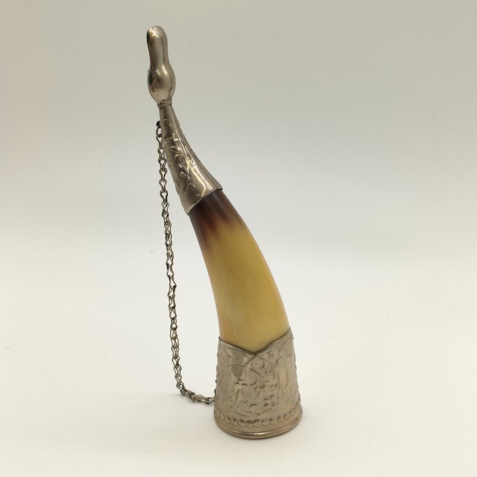 Рог изобилия (кубок для вина) с фигурным навершием