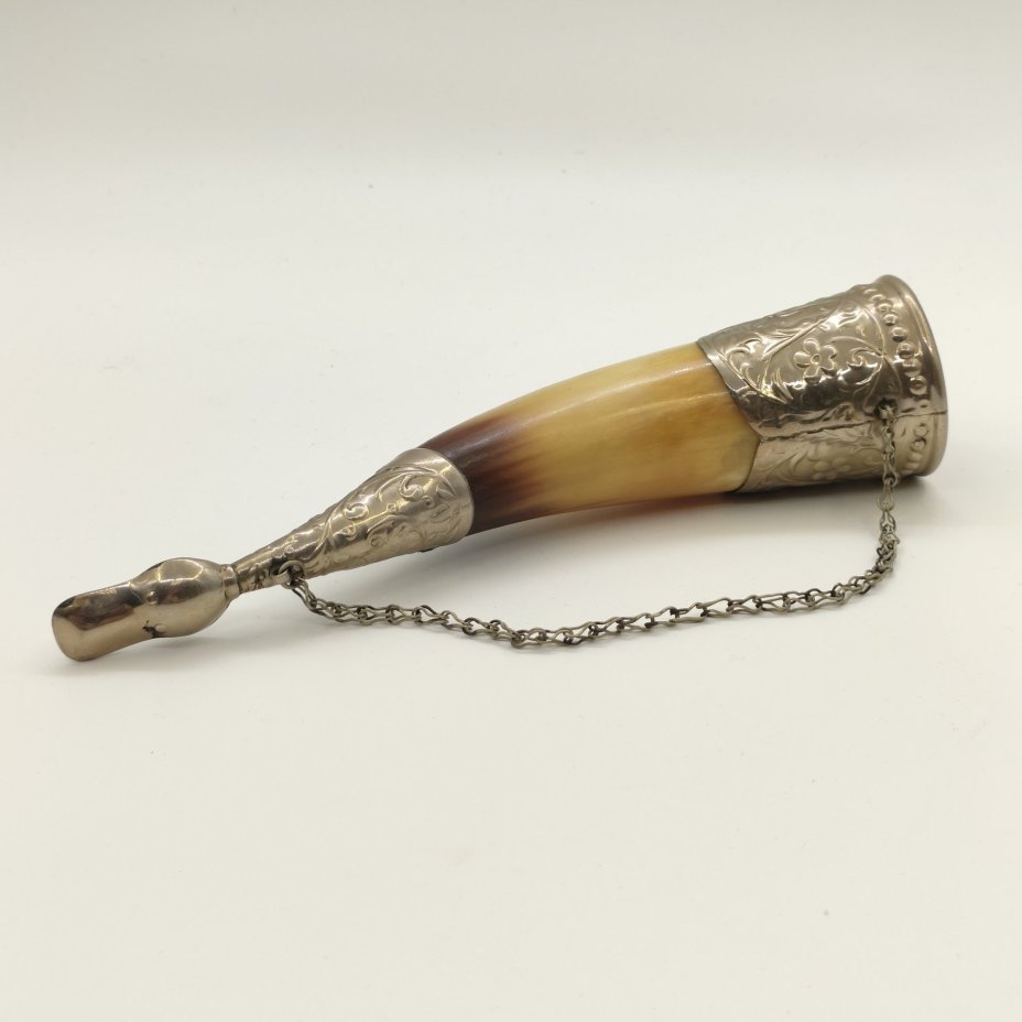 Рог изобилия (кубок для вина) с фигурным навершием