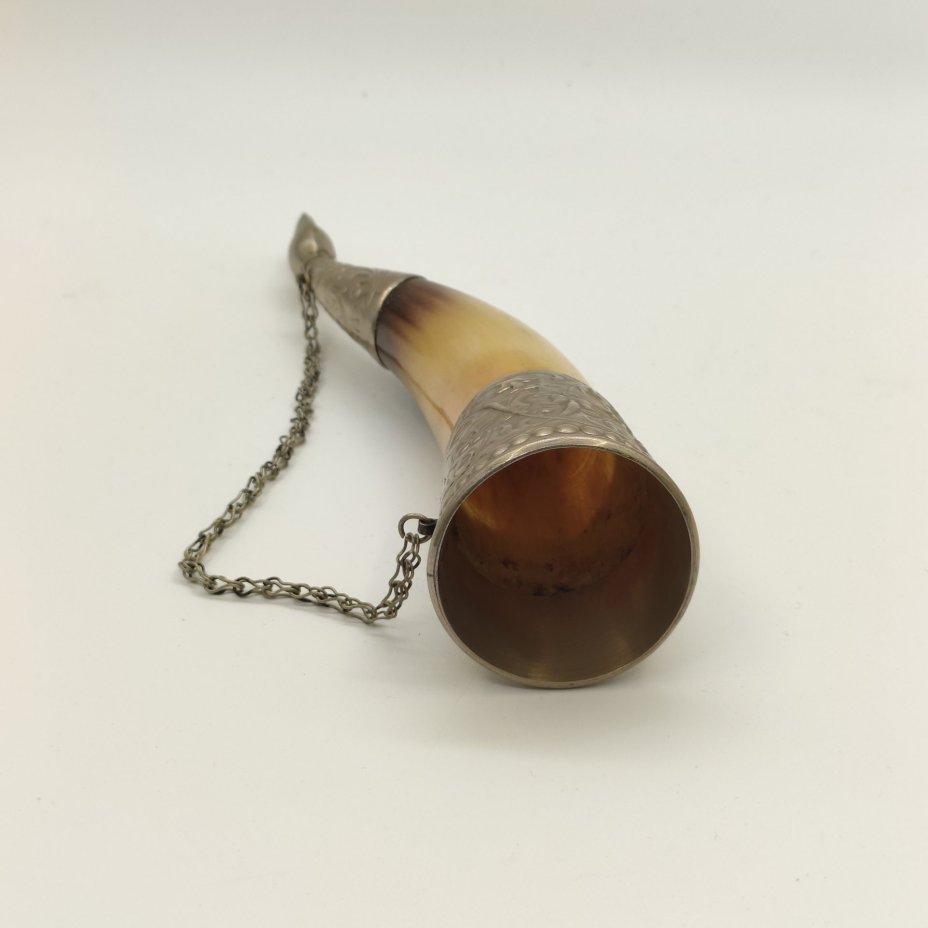 Рог изобилия (кубок для вина) с фигурным навершием