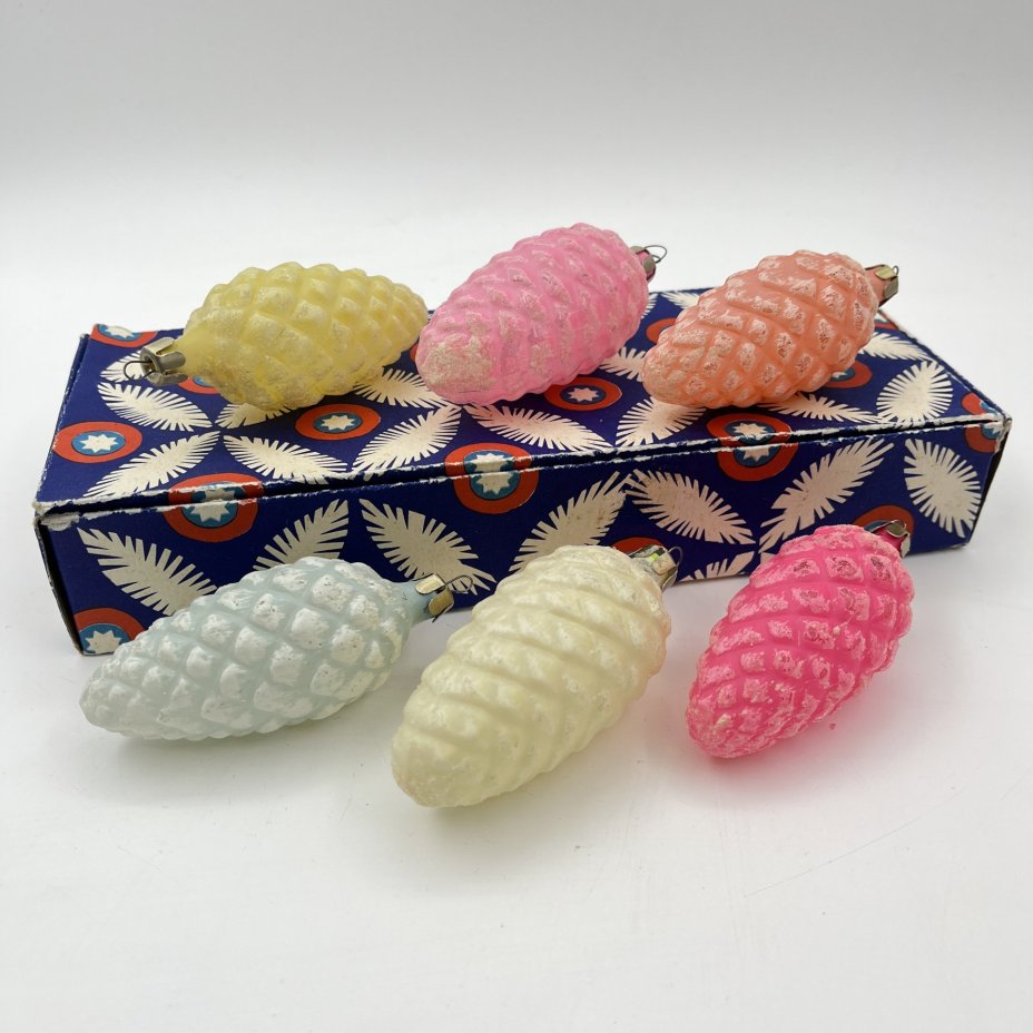 Набор из 6-ти елочных игрушек "Шишки" в коробке, стекло, роспись, Московский завод ёлочных украшений, СССР, 1970-1990 гг.