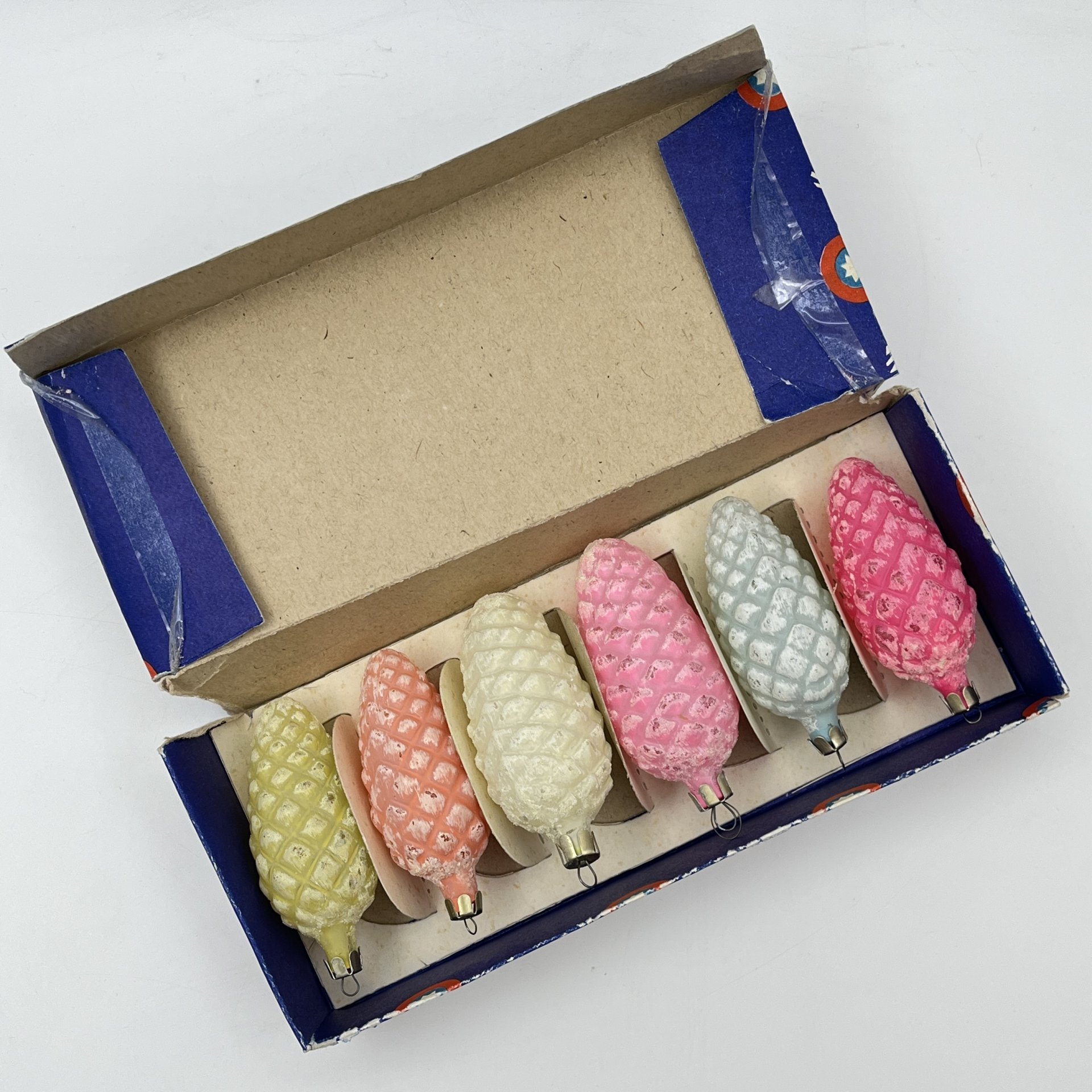 Набор из 6-ти елочных игрушек "Шишки" в коробке, стекло, роспись, Московский завод ёлочных украшений, СССР, 1970-1990 гг.