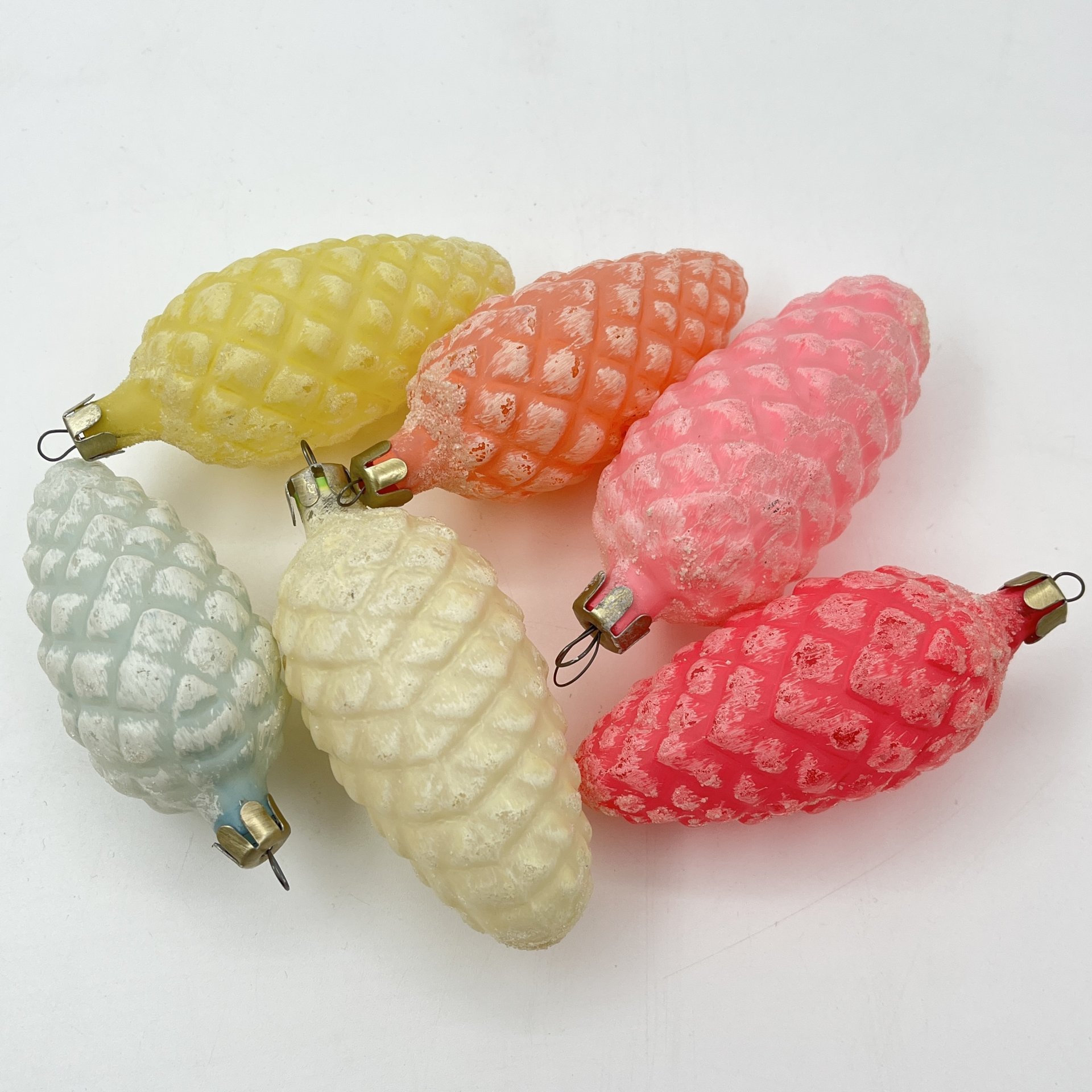 Набор из 6-ти елочных игрушек "Шишки" в коробке, стекло, роспись, Московский завод ёлочных украшений, СССР, 1970-1990 гг.