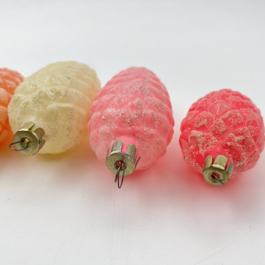 Набор из 6-ти елочных игрушек "Шишки" в коробке, стекло, роспись, Московский завод ёлочных украшений, СССР, 1970-1990 гг.