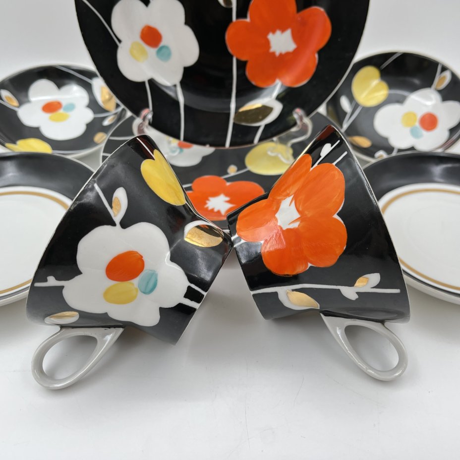 Набор чайный на 2 персоны "Цветы на черном", автор росписи Яснецов В.К. (10 предметов), фарфор, крытье, роспись, золочение, Дулевский фарфоровый завод (Дулёво), СССР, 1966 г.