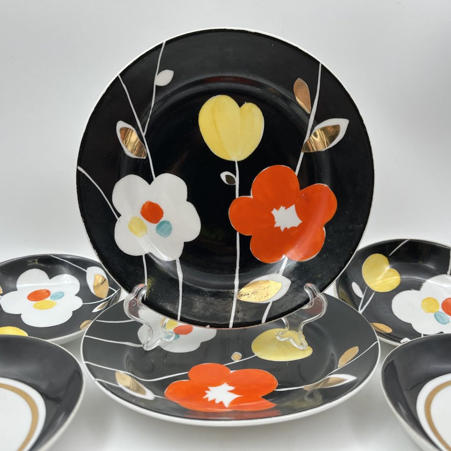 Набор чайный на 2 персоны "Цветы на черном", автор росписи Яснецов В.К. (10 предметов), фарфор, крытье, роспись, золочение, Дулевский фарфоровый завод (Дулёво), СССР, 1966 г.