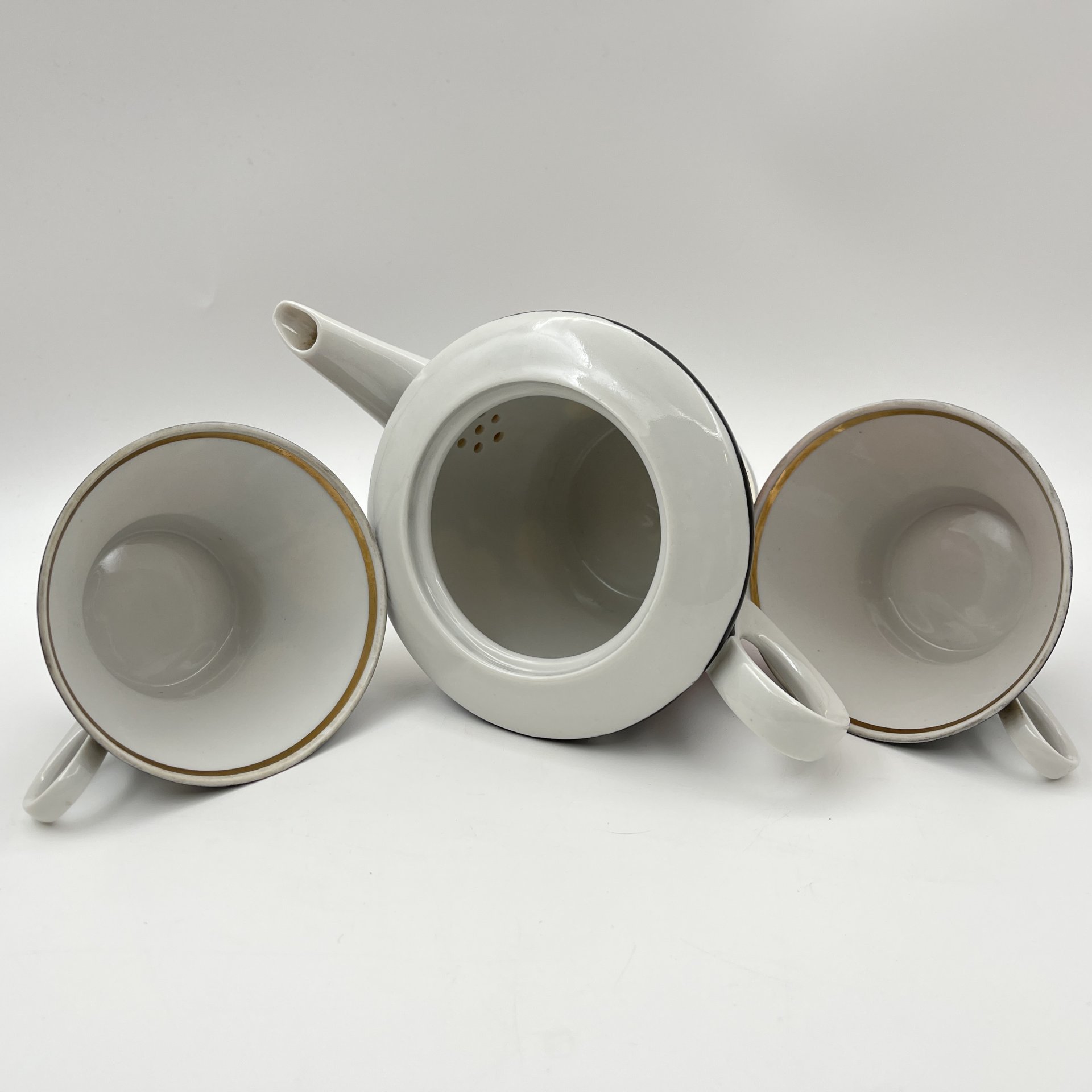 Набор чайный на 2 персоны "Цветы на черном", автор росписи Яснецов В.К. (10 предметов), фарфор, крытье, роспись, золочение, Дулевский фарфоровый завод (Дулёво), СССР, 1966 г.