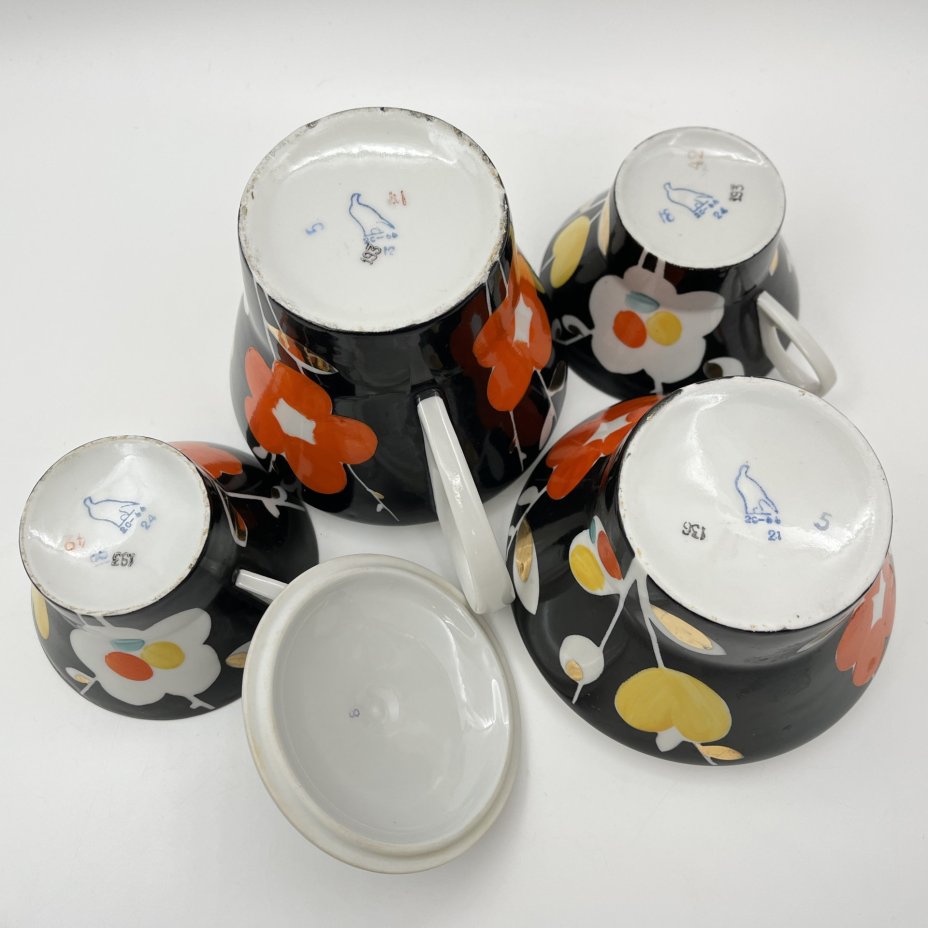 Набор чайный на 2 персоны "Цветы на черном", автор росписи Яснецов В.К. (10 предметов), фарфор, крытье, роспись, золочение, Дулевский фарфоровый завод (Дулёво), СССР, 1966 г.