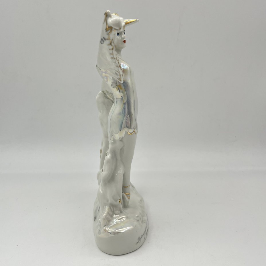 Статуэтка "Балерина в роли аиста", скульптор М.А. Интизарян, фарфор, роспись, люстр, золочение, Дмитровский фарфоровый завод (ДФЗ Вербилки), СССР, 1954-1965 гг.
