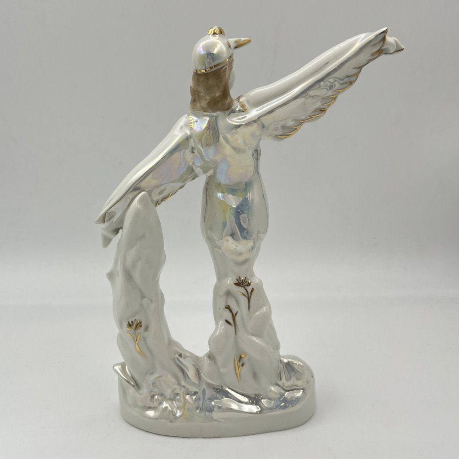 Статуэтка "Балерина в роли аиста", скульптор М.А. Интизарян, фарфор, роспись, люстр, золочение, Дмитровский фарфоровый завод (ДФЗ Вербилки), СССР, 1954-1965 гг.