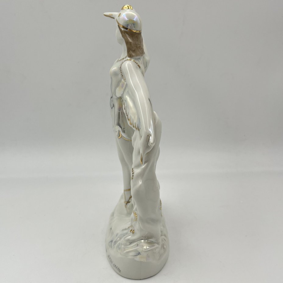 Статуэтка "Балерина в роли аиста", скульптор М.А. Интизарян, фарфор, роспись, люстр, золочение, Дмитровский фарфоровый завод (ДФЗ Вербилки), СССР, 1954-1965 гг.