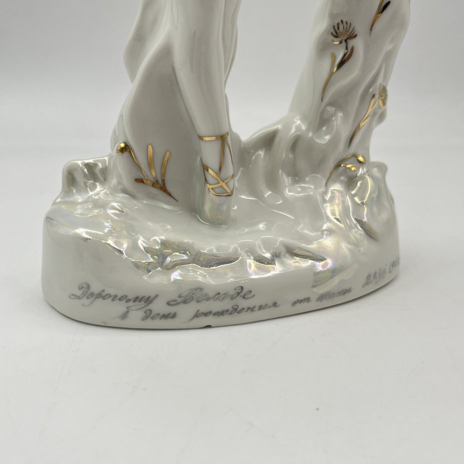 Статуэтка "Балерина в роли аиста", скульптор М.А. Интизарян, фарфор, роспись, люстр, золочение, Дмитровский фарфоровый завод (ДФЗ Вербилки), СССР, 1954-1965 гг.