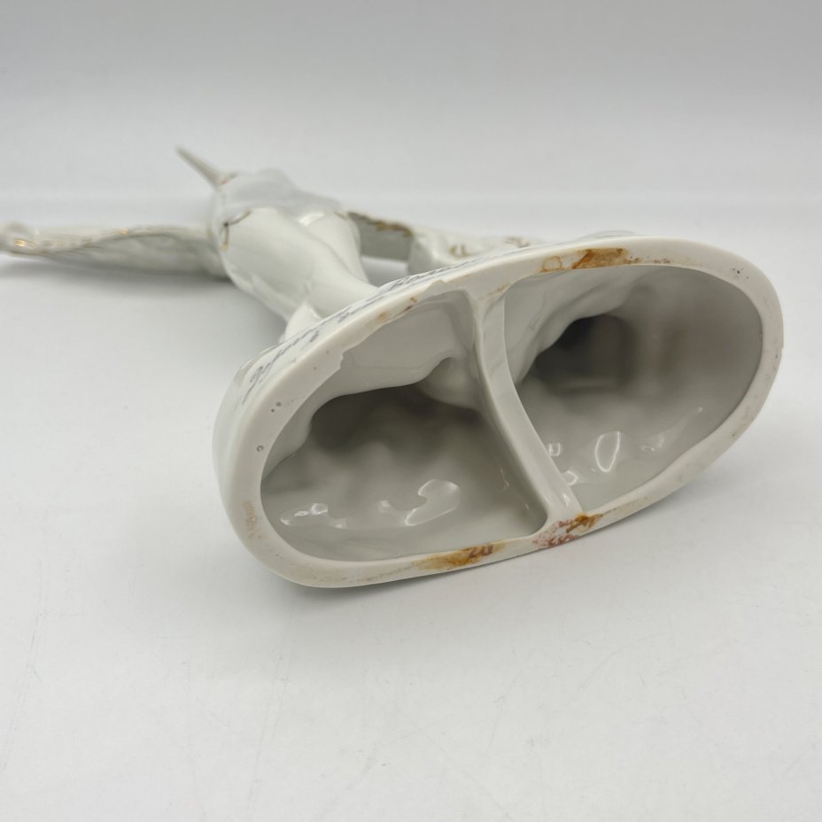 Статуэтка "Балерина в роли аиста", скульптор М.А. Интизарян, фарфор, роспись, люстр, золочение, Дмитровский фарфоровый завод (ДФЗ Вербилки), СССР, 1954-1965 гг.