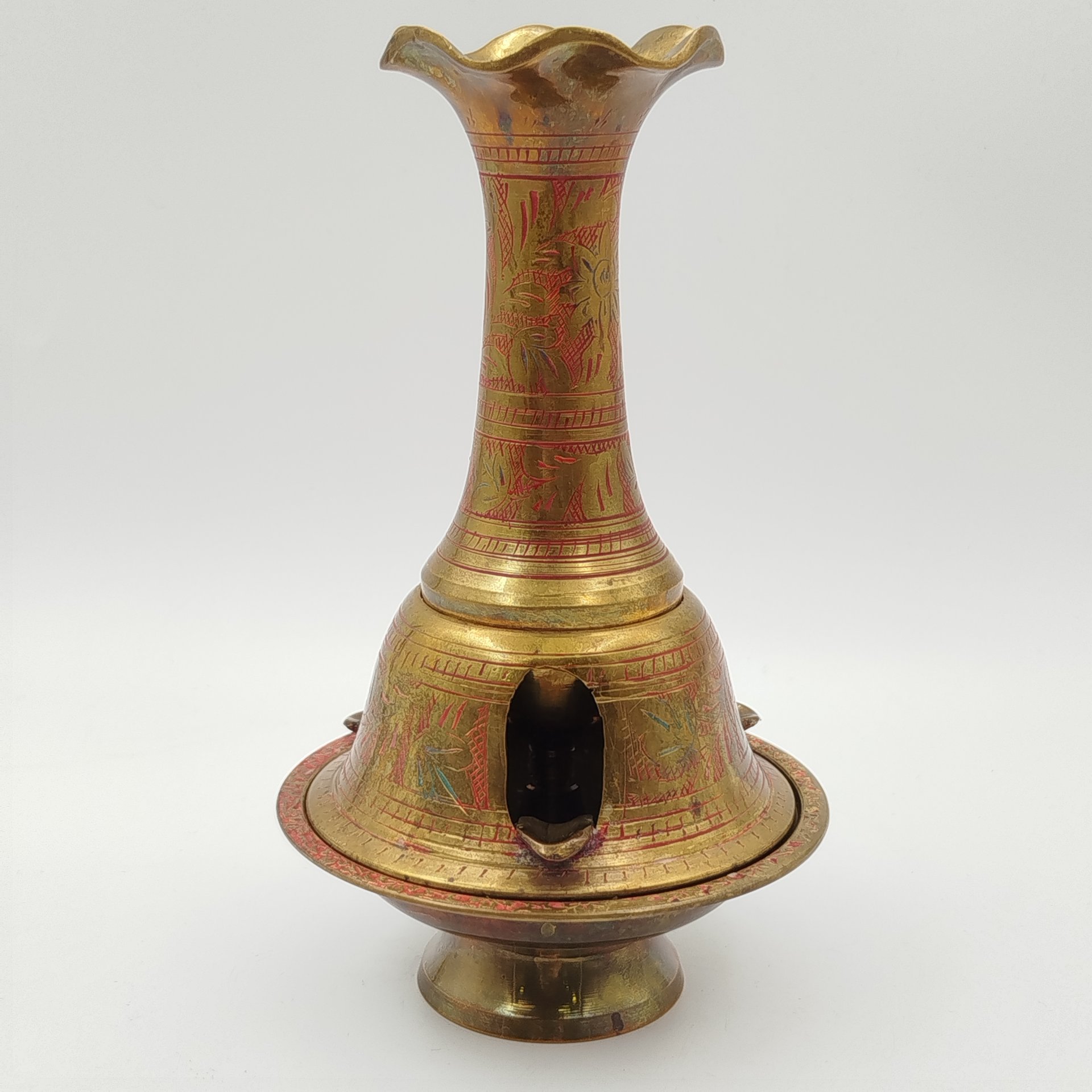 Карандашница вазообразной формы на квадратной подставке