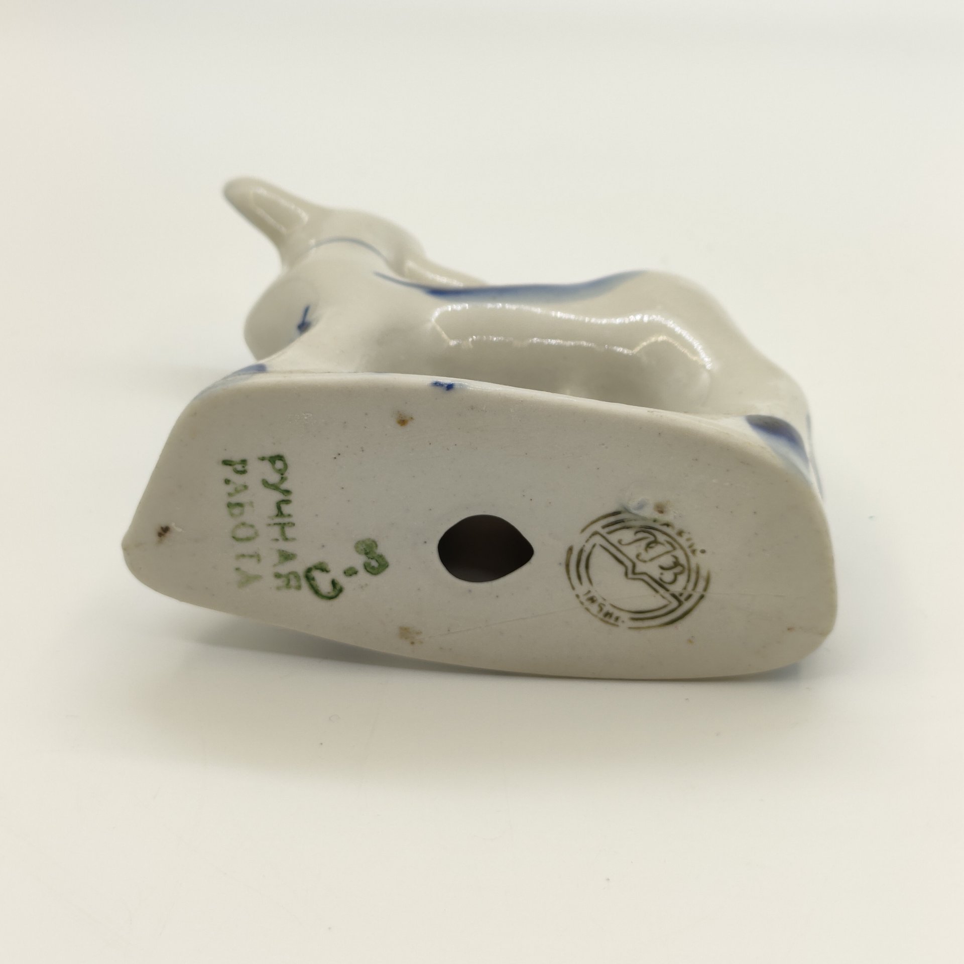 Статуэтка "Козленок с колокольчиком на шее", фарфор, роспись, Речицкий фарфоровый завод (Гжель), СССР, 1970-1985 гг.