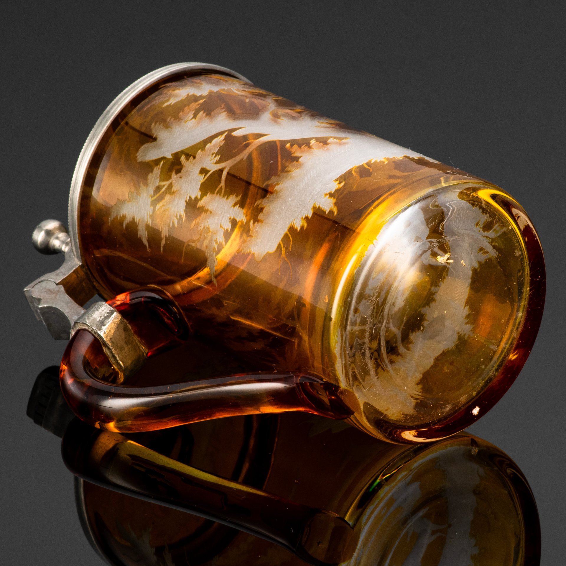 Кружка пивная с изображением оленя, стекло, гранение, резьба, олово, Богемия, 1890-1930 гг.