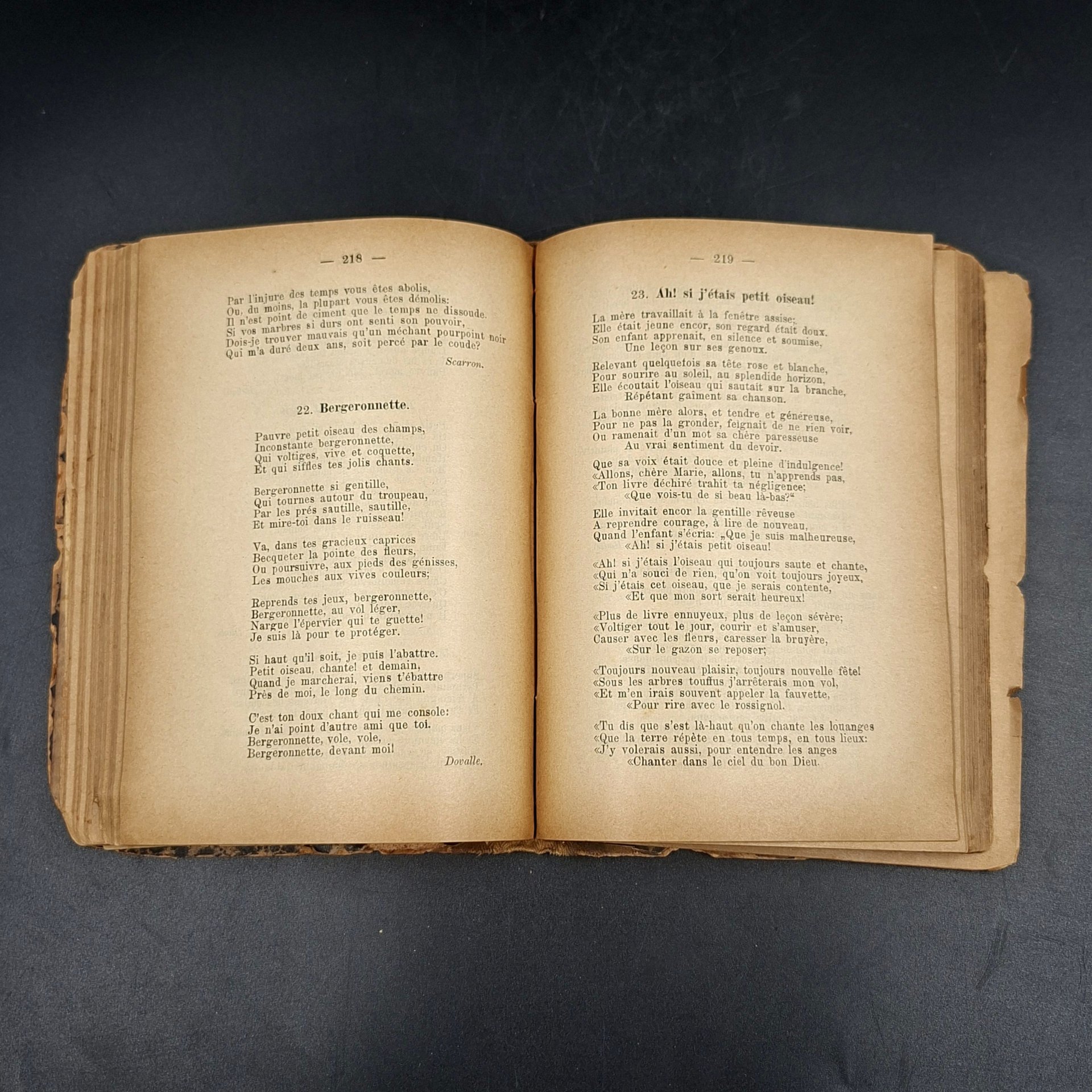 Книга "Narrations et exercices de mémoire en prose et en vers" ("Рассказы и упражнения на запоминание в прозе и стихах"), на французском языке