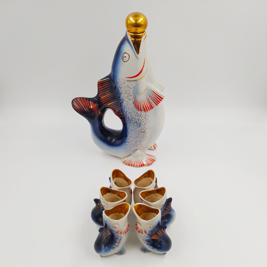 Набор для крепких напитков "Рыба" (штоф и 6 стопок), автор А.Д. Барамидзе, фарфор, роспись, золочение, Городницкий фарфоровый завод, СССР, 1960-1970 гг.