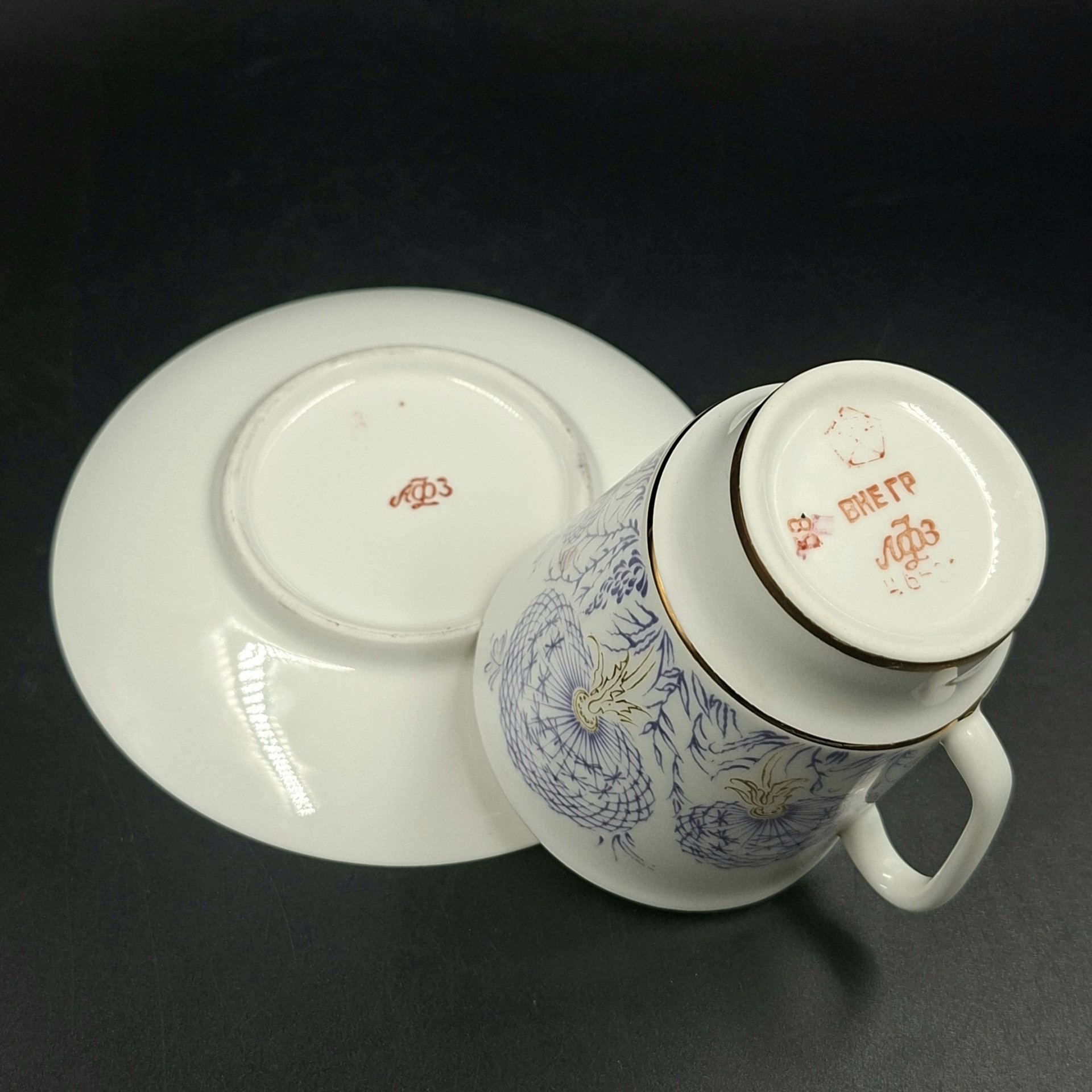 Пара кофейная "Одуванчик", автор формы "Майская" Э.М. Криммер, фарфор, деколь, золочение, Ленинградский фарфоровый завод (ЛФЗ), СССР, 1970-1992 гг.