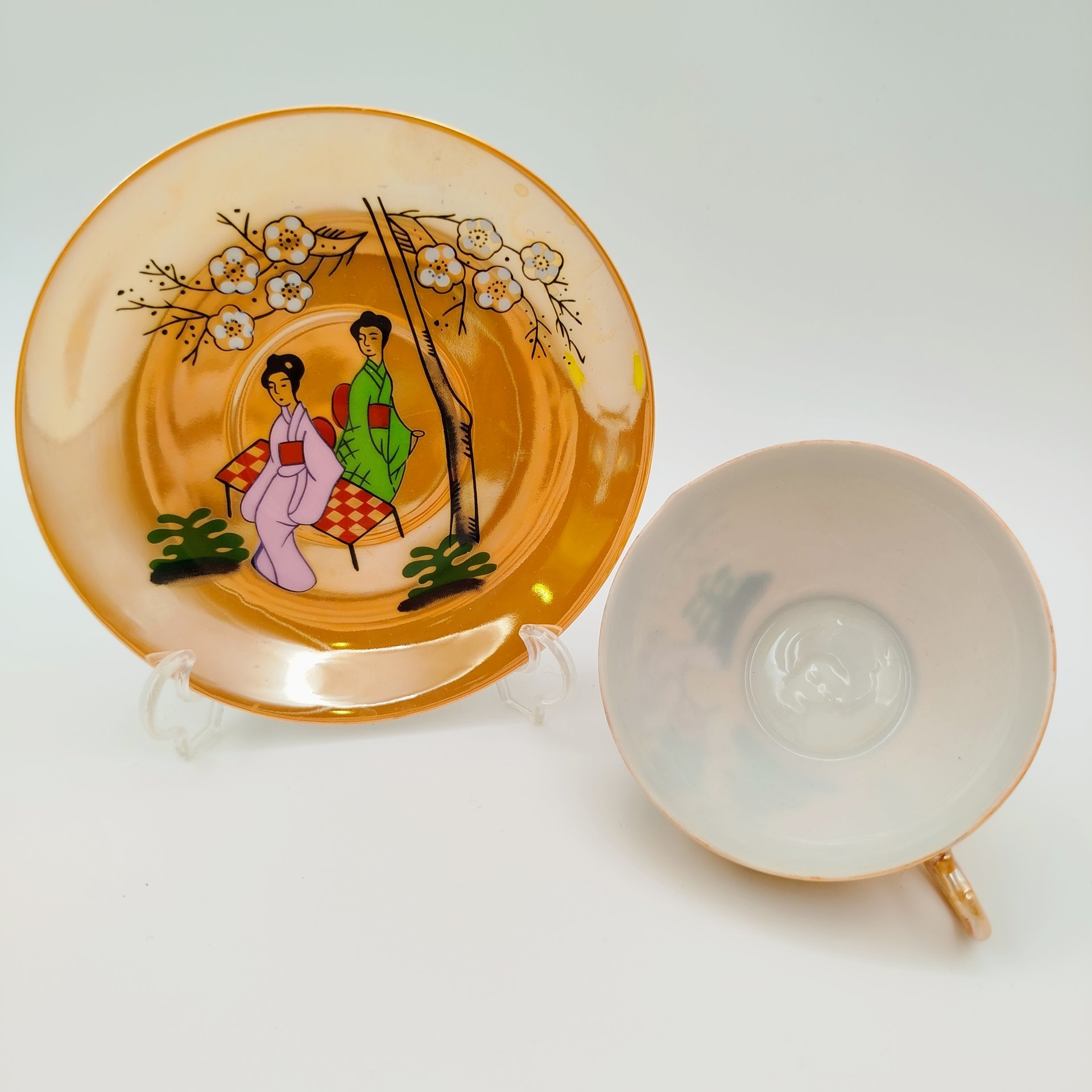 Чайно-кофейная пара с изображением гейши на дне чашки, фарфор, роспись, люстр, литофания, Япония, 1980-2000 гг.