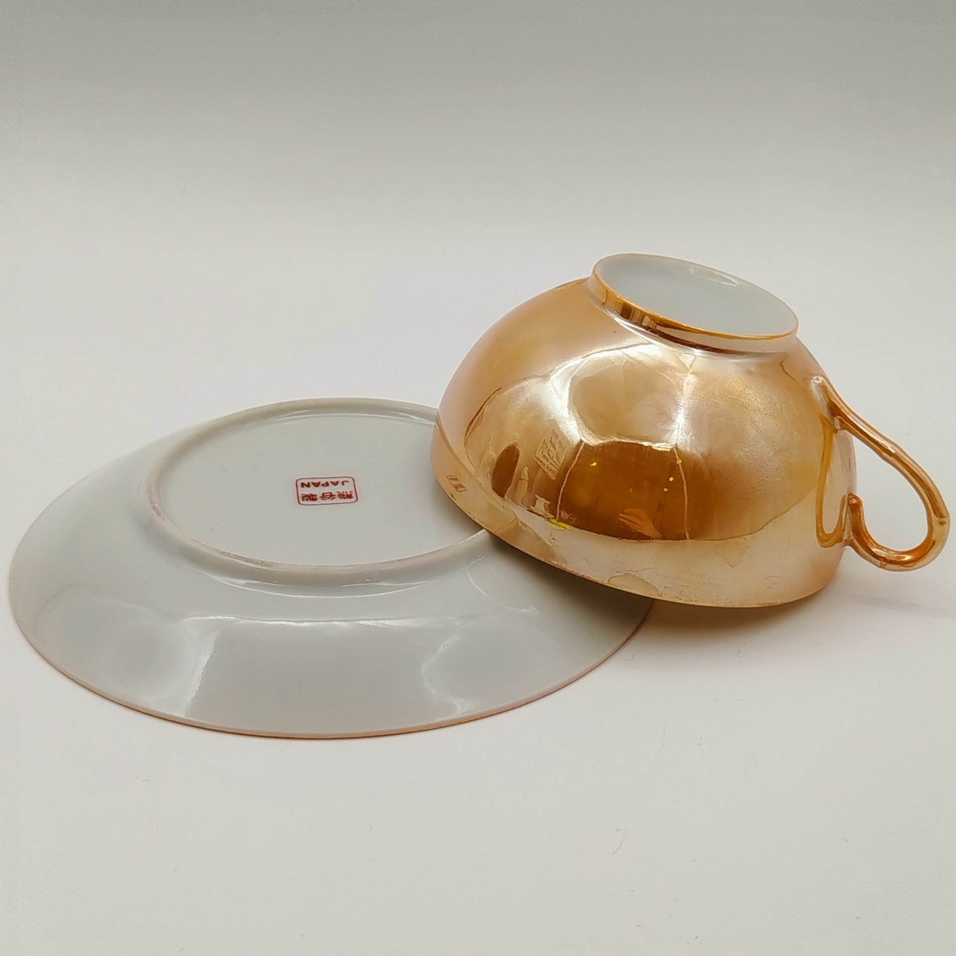 Чайно-кофейная пара с изображением гейши на дне чашки, фарфор, роспись, люстр, литофания, Япония, 1980-2000 гг.