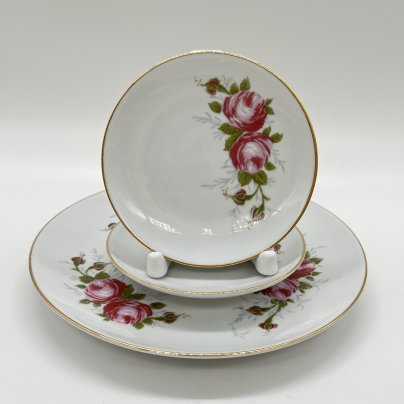Набор из десертной тарелки и 2 блюдец с цветочным декором, фарфор, деколь, золочение, Graf Von Henneberg Porzellan, 1777 Jlmenau, ГДР, 1972-1977 гг.