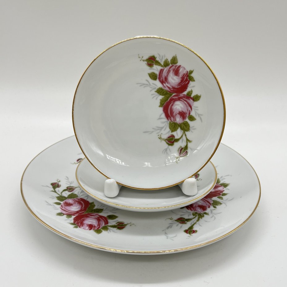 Набор из десертной тарелки и 2 блюдец с цветочным декором, фарфор, деколь, золочение, Graf Von Henneberg Porzellan, 1777 Jlmenau, ГДР, 1972-1977 гг.