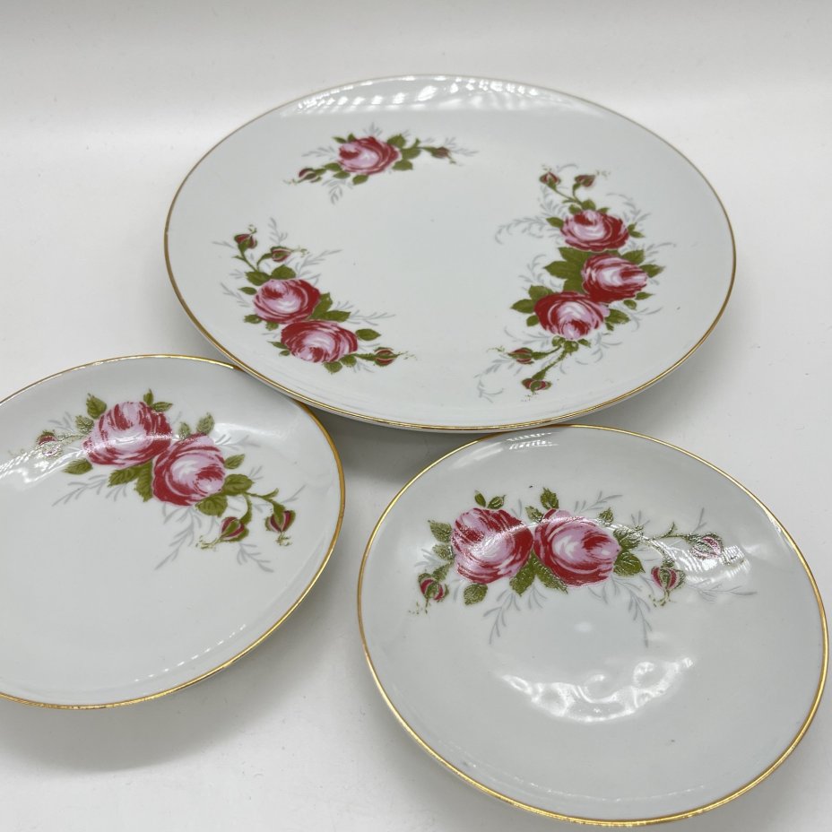 Набор из десертной тарелки и 2 блюдец с цветочным декором, фарфор, деколь, золочение, Graf Von Henneberg Porzellan, 1777 Jlmenau, ГДР, 1972-1977 гг.