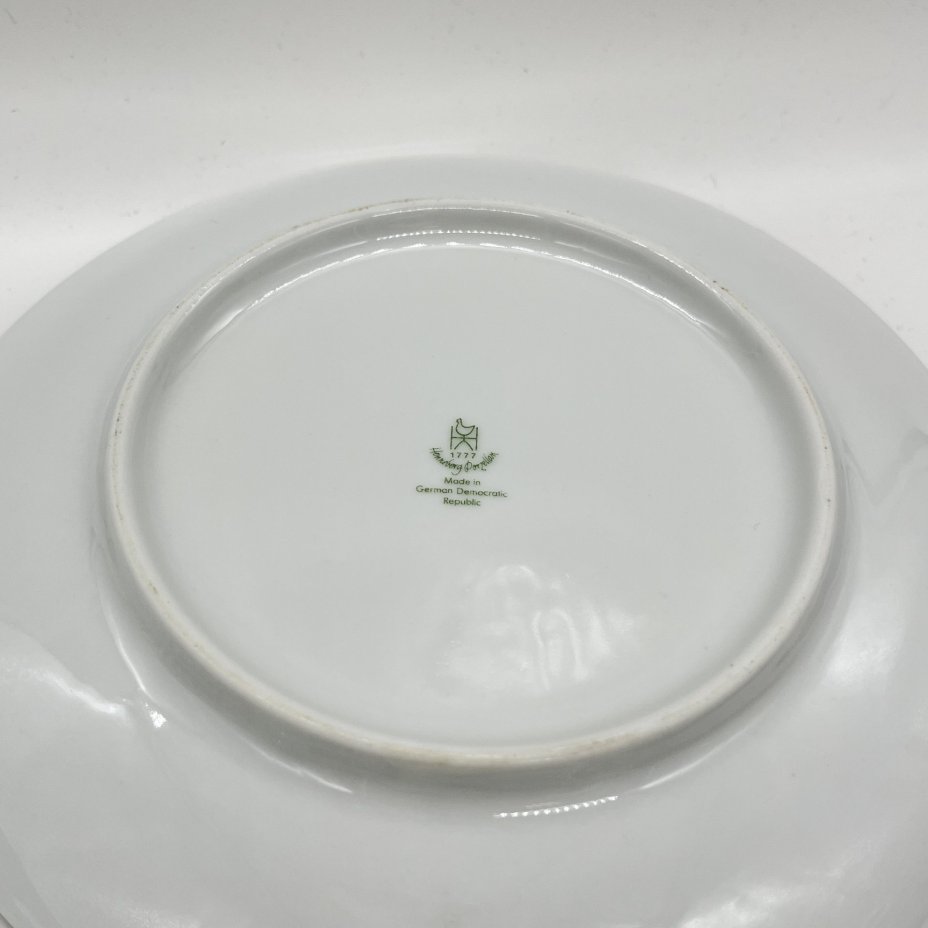 Набор из десертной тарелки и 2 блюдец с цветочным декором, фарфор, деколь, золочение, Graf Von Henneberg Porzellan, 1777 Jlmenau, ГДР, 1972-1977 гг.