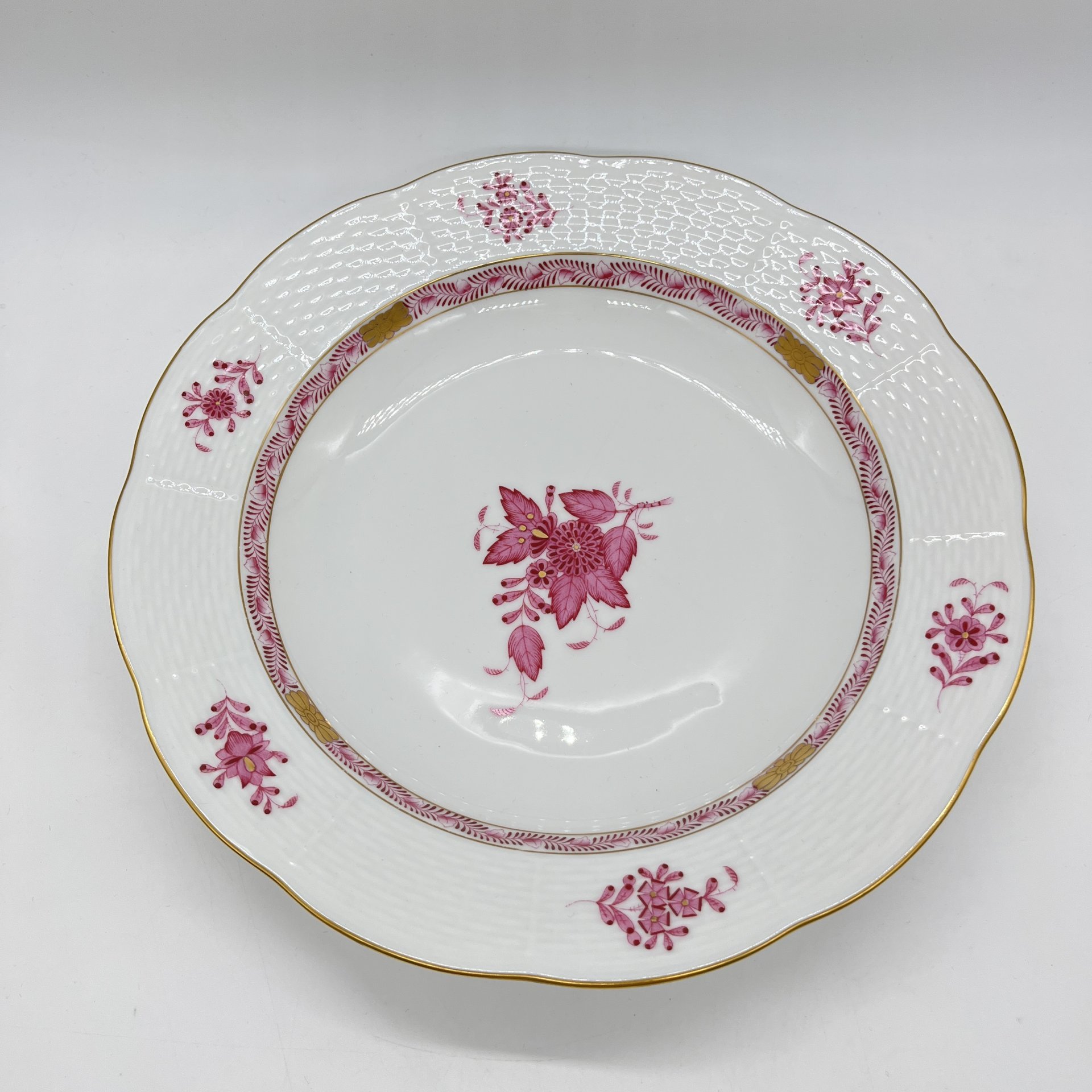 Тарелка суповая, выполненная в фирменном дизайне "Chinese Bouquet/Apponyi Purpur", Herend (Херенд)
