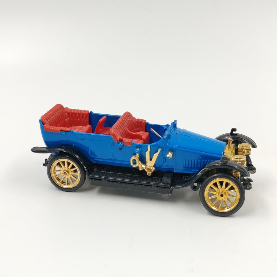 Модель автомобиля в масштабе 1:43 "Руссо-Балт С24-40"
