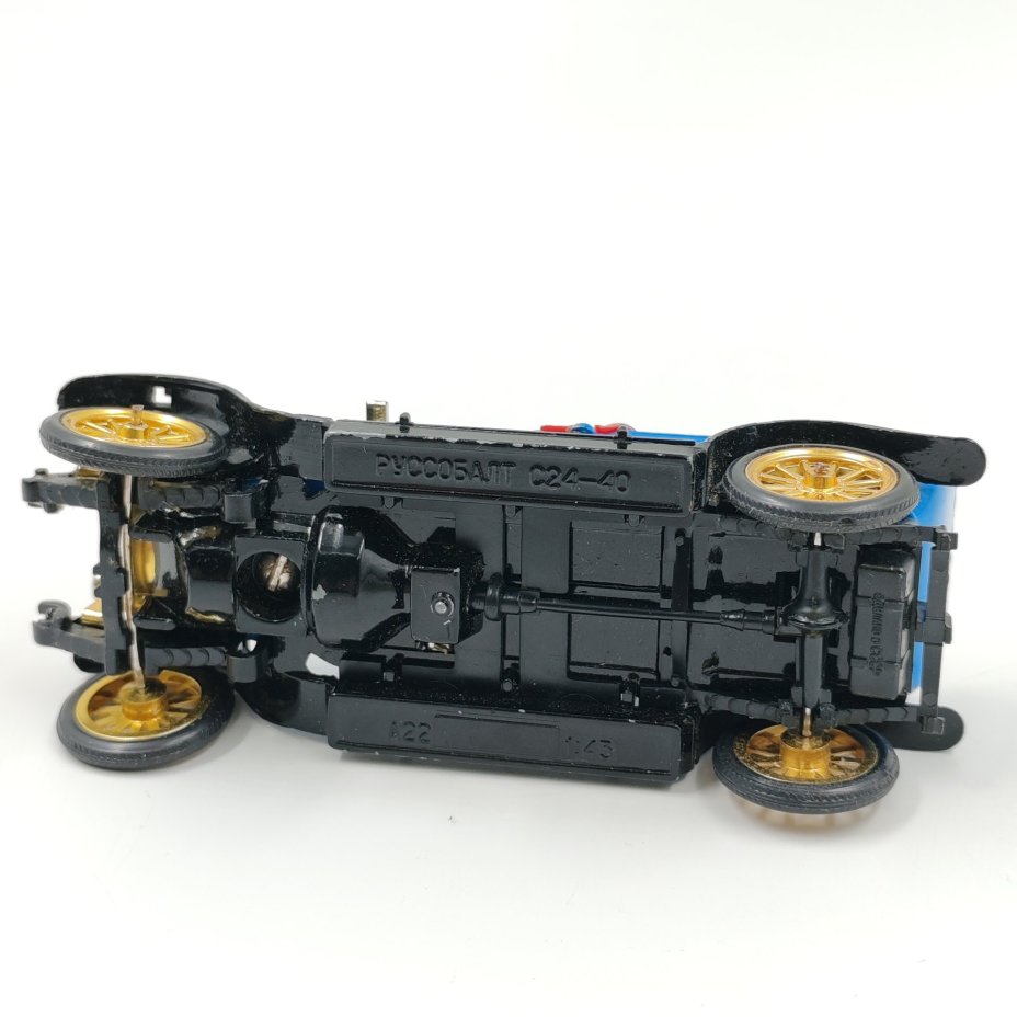 Модель автомобиля в масштабе 1:43 "Руссо-Балт С24-40"