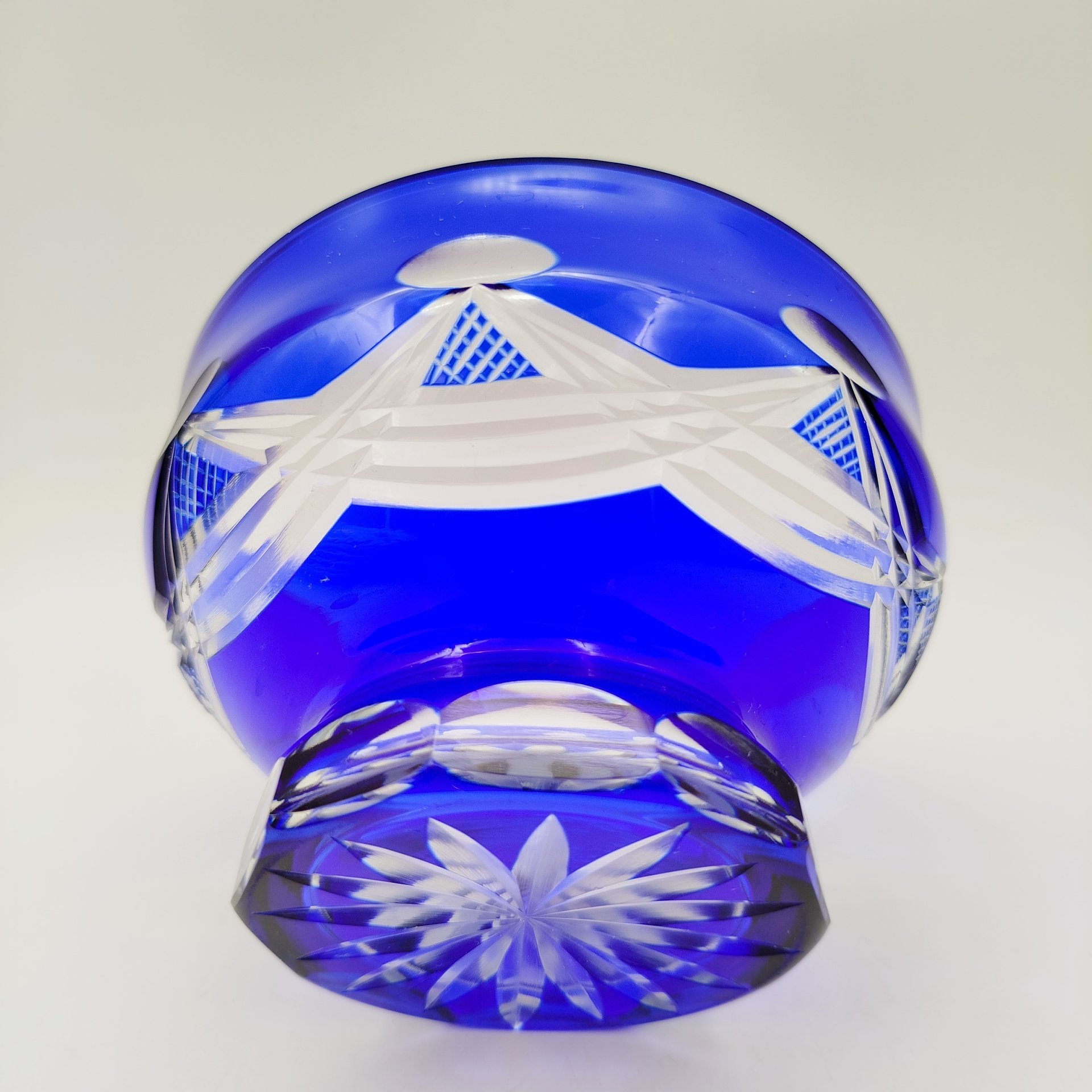 Конфетница кобальтового оттенка с декором в виде гирлянд, хрусталь, алмазная грань, СССР, 1970-1990 гг.
