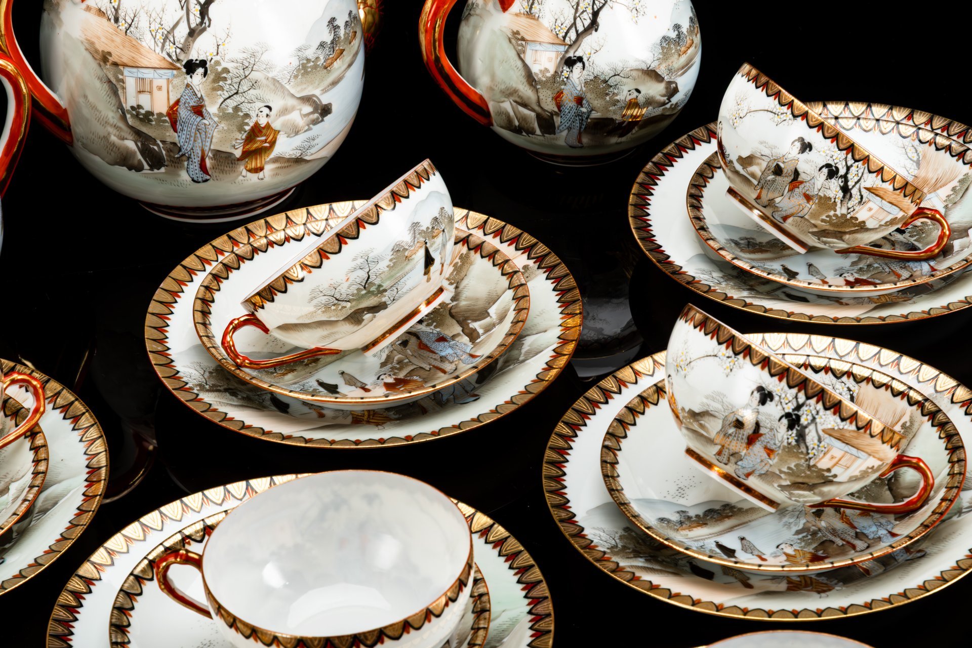 Чайный сервиз "Прогулка гейш ранней весной" на 6 персон (21 предмет), фарфор, роспись, золочение, Япония, 1920-1950 гг.