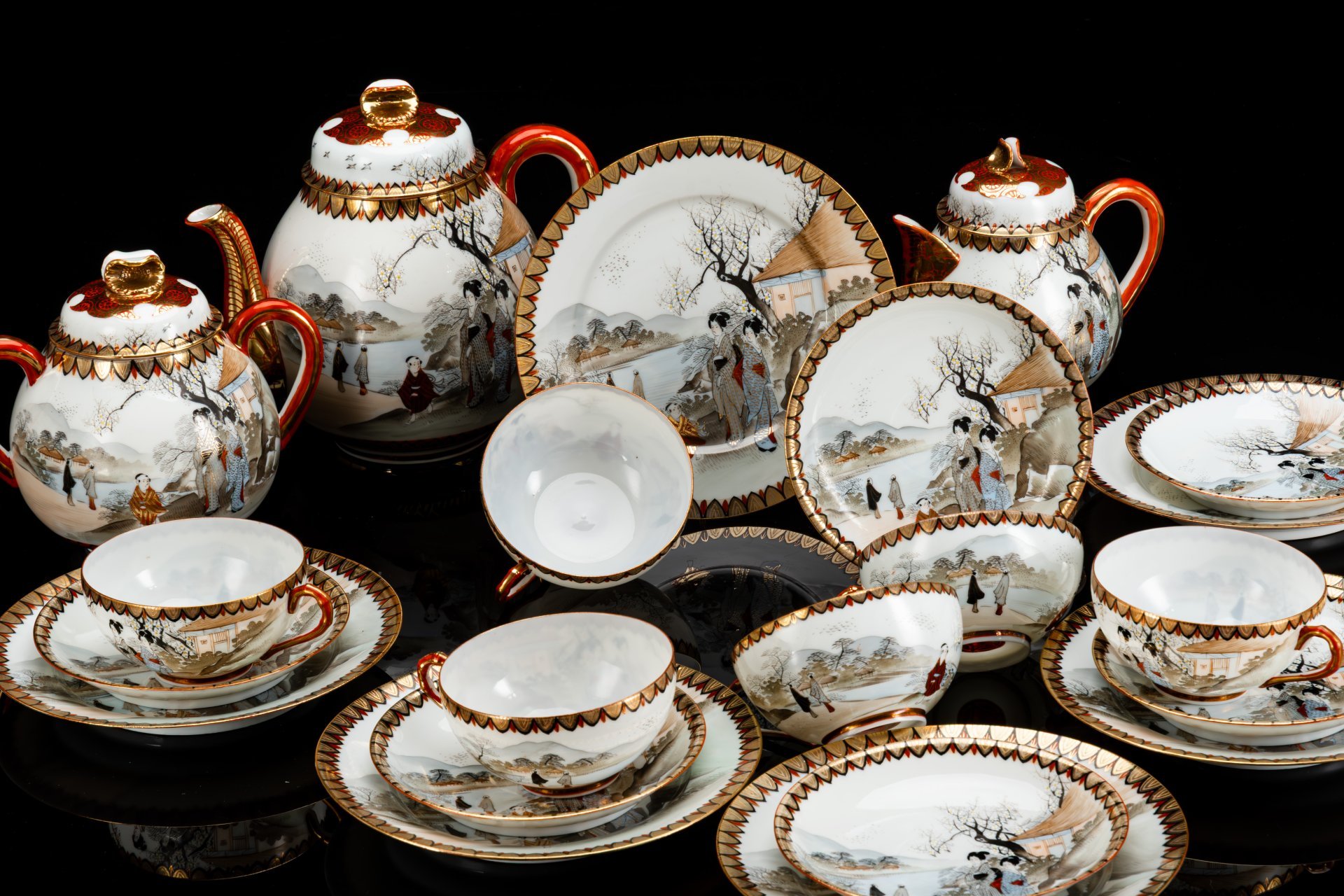 Чайный сервиз "Прогулка гейш ранней весной" на 6 персон (21 предмет), фарфор, роспись, золочение, Япония, 1920-1950 гг.