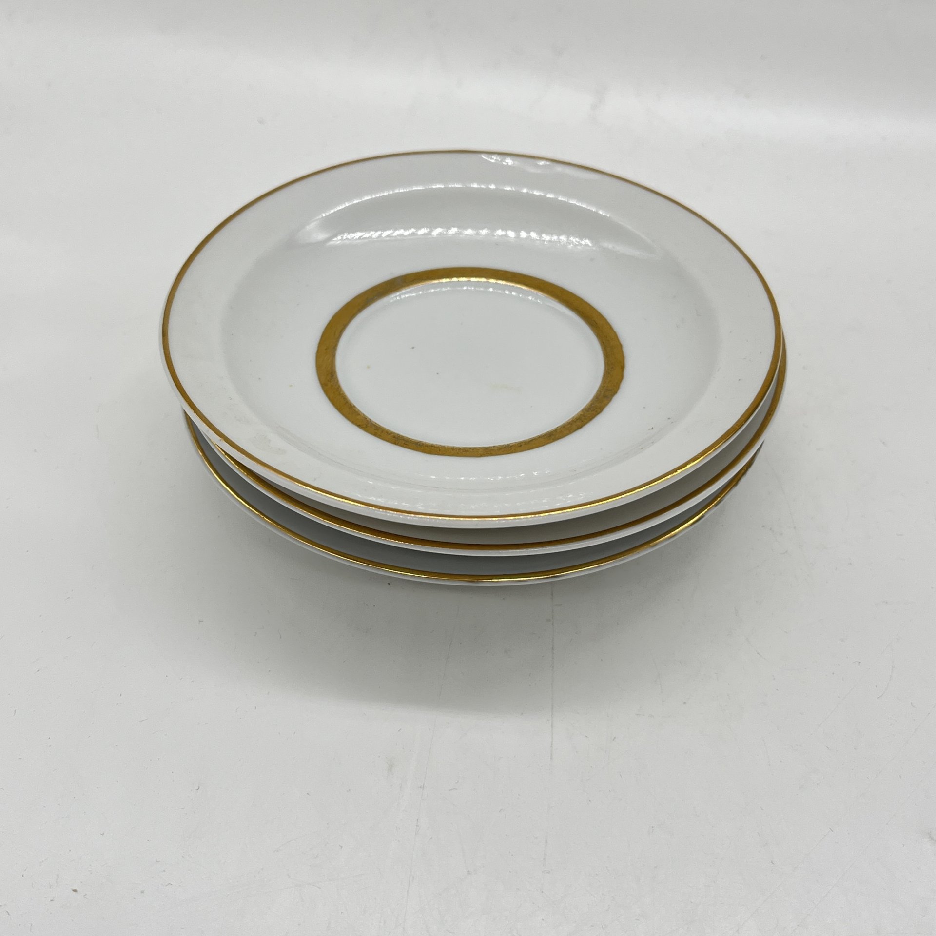 Три блюдца с золотой каймой, фарфор, золочение, Ленинградский фарфоровый завод (ЛФЗ), СССР, 1960-1980 гг.
