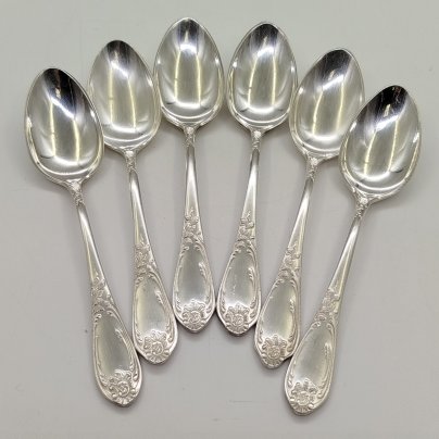 Набор из 6-ти чайных ложек, украшенных растительным декором,